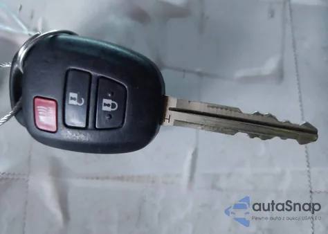 2017 Toyota Tacoma Sr5 V6 z USA, uszkodzony, nr VIN 3TMAZ5CN9HM052170